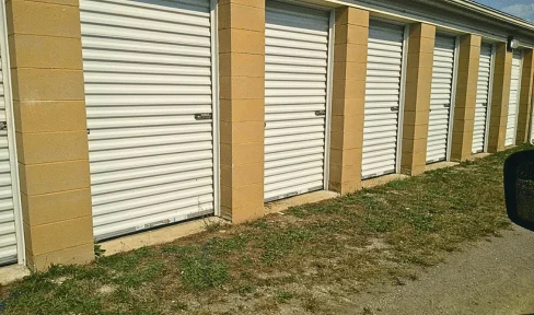 self storage units near carleton