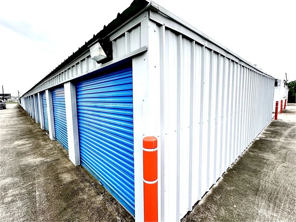 drive up self storage units