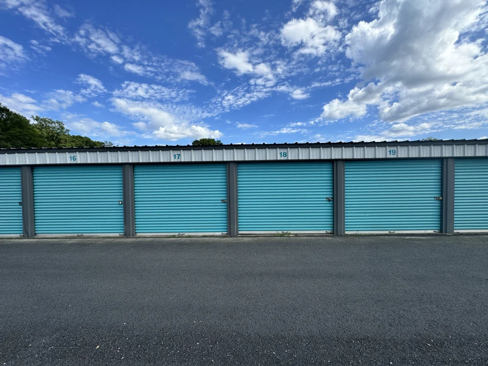 Drive up self storage thomson