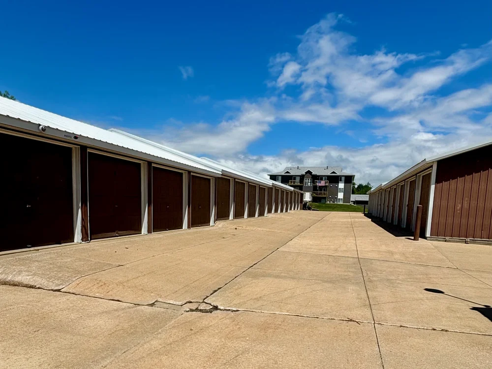 Self storage units Hiawatha