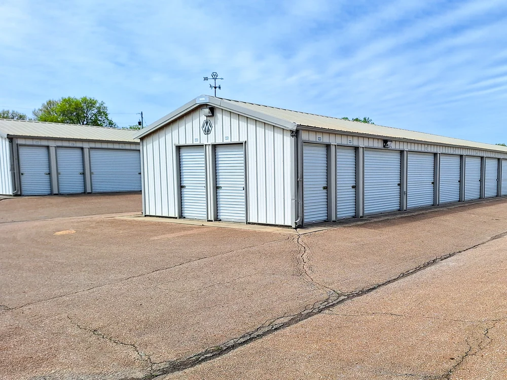 storage units in topeka